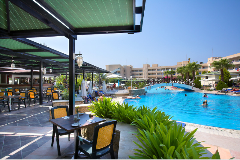 Aloe Hotel Paphos ภายนอก รูปภาพ