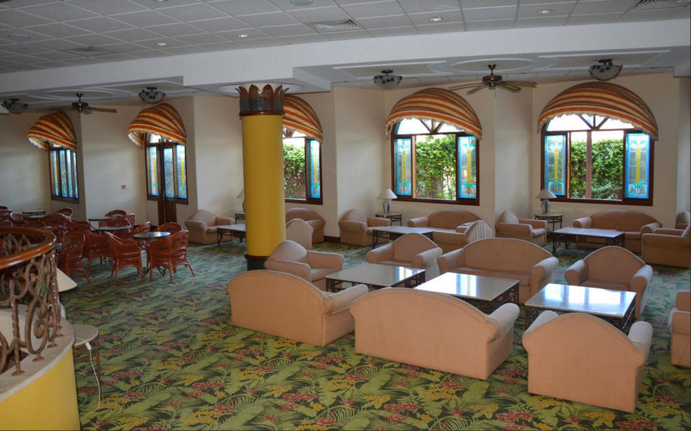 Aloe Hotel Paphos ภายนอก รูปภาพ