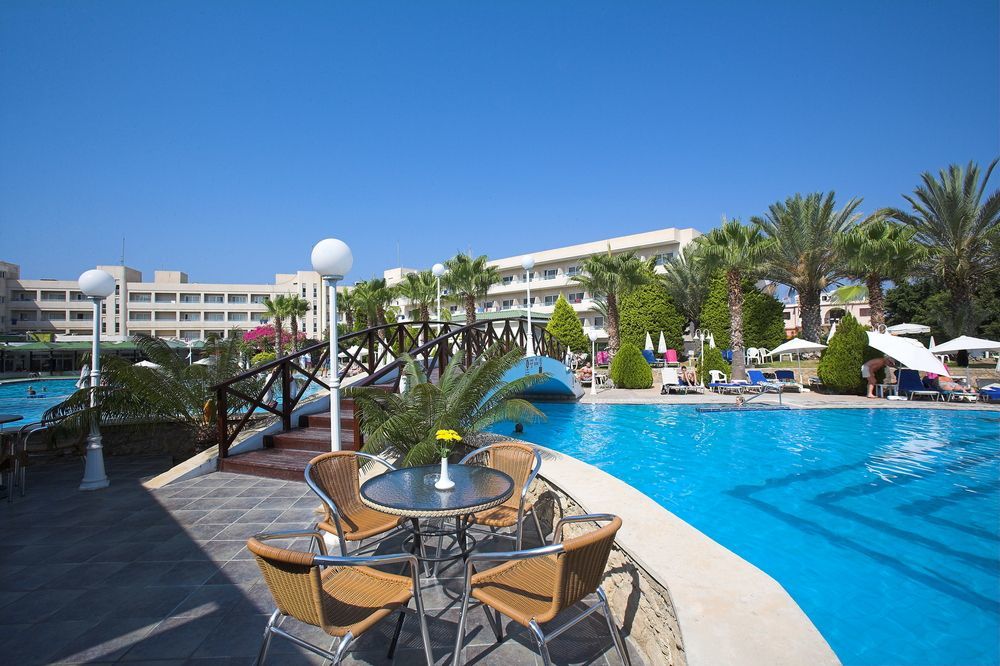 Aloe Hotel Paphos ภายนอก รูปภาพ