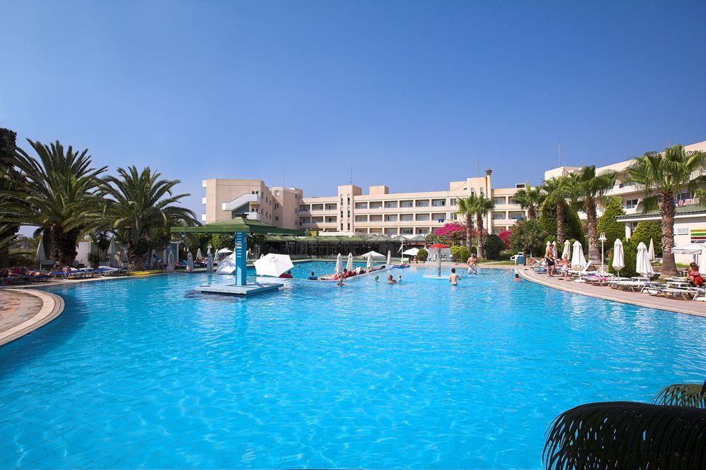 Aloe Hotel Paphos ภายนอก รูปภาพ