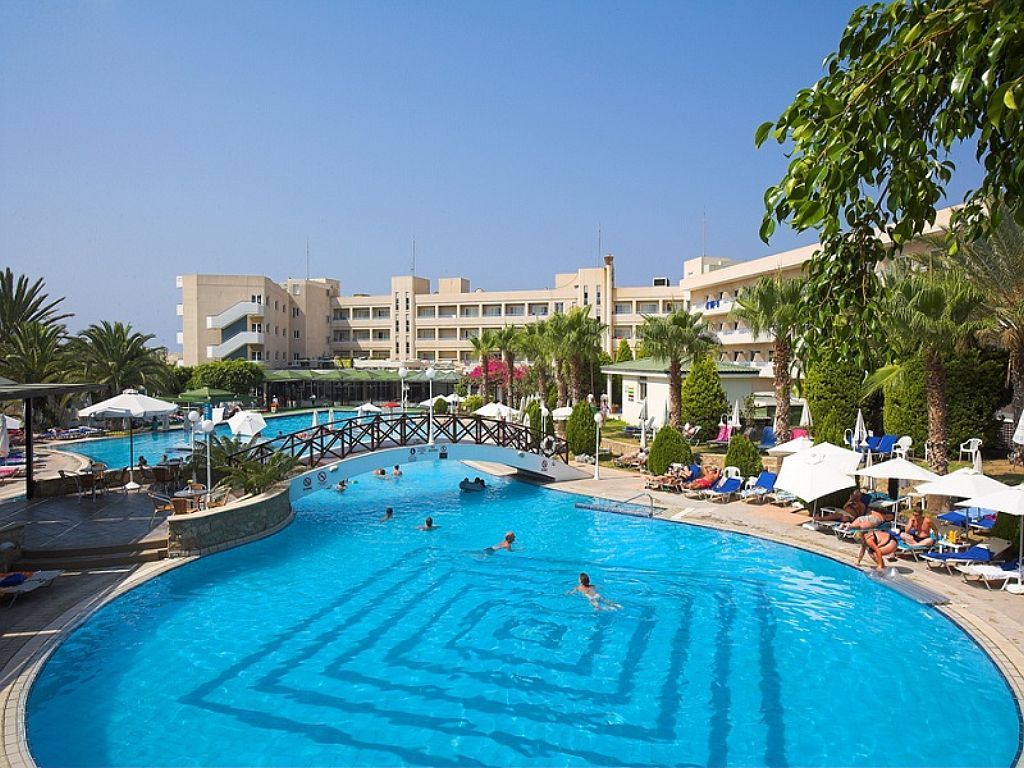 Aloe Hotel Paphos ภายนอก รูปภาพ