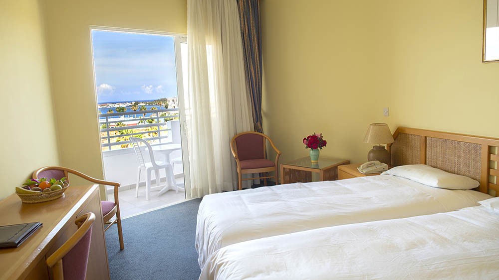 Aloe Hotel Paphos ภายนอก รูปภาพ
