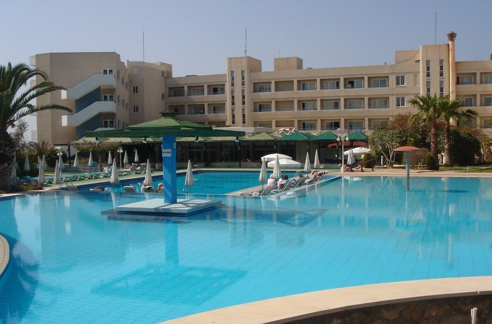 Aloe Hotel Paphos ภายนอก รูปภาพ