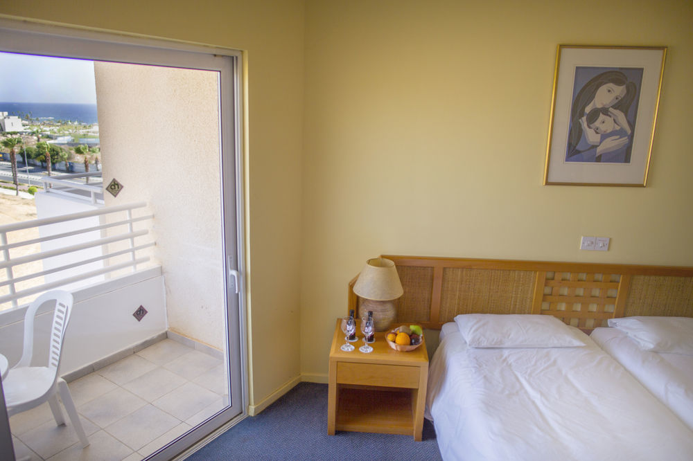 Aloe Hotel Paphos ภายนอก รูปภาพ