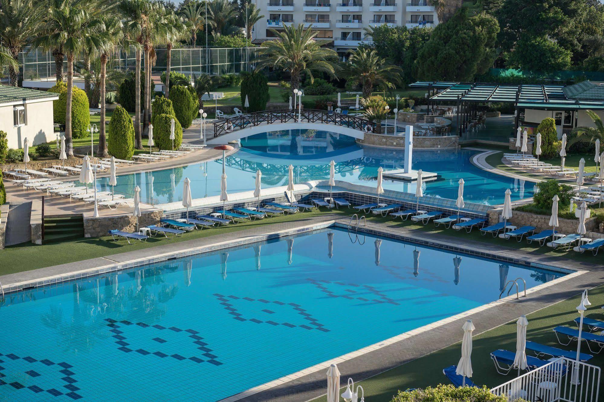 Aloe Hotel Paphos ภายนอก รูปภาพ