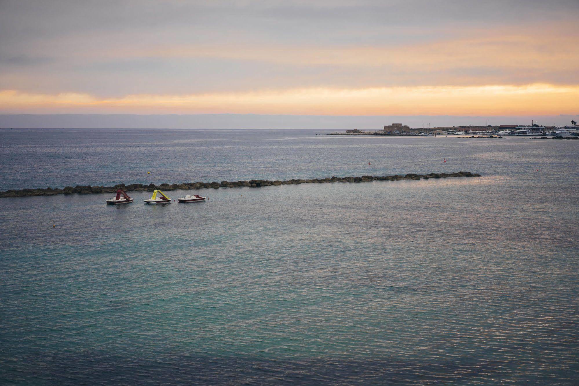 Aloe Hotel Paphos ภายนอก รูปภาพ