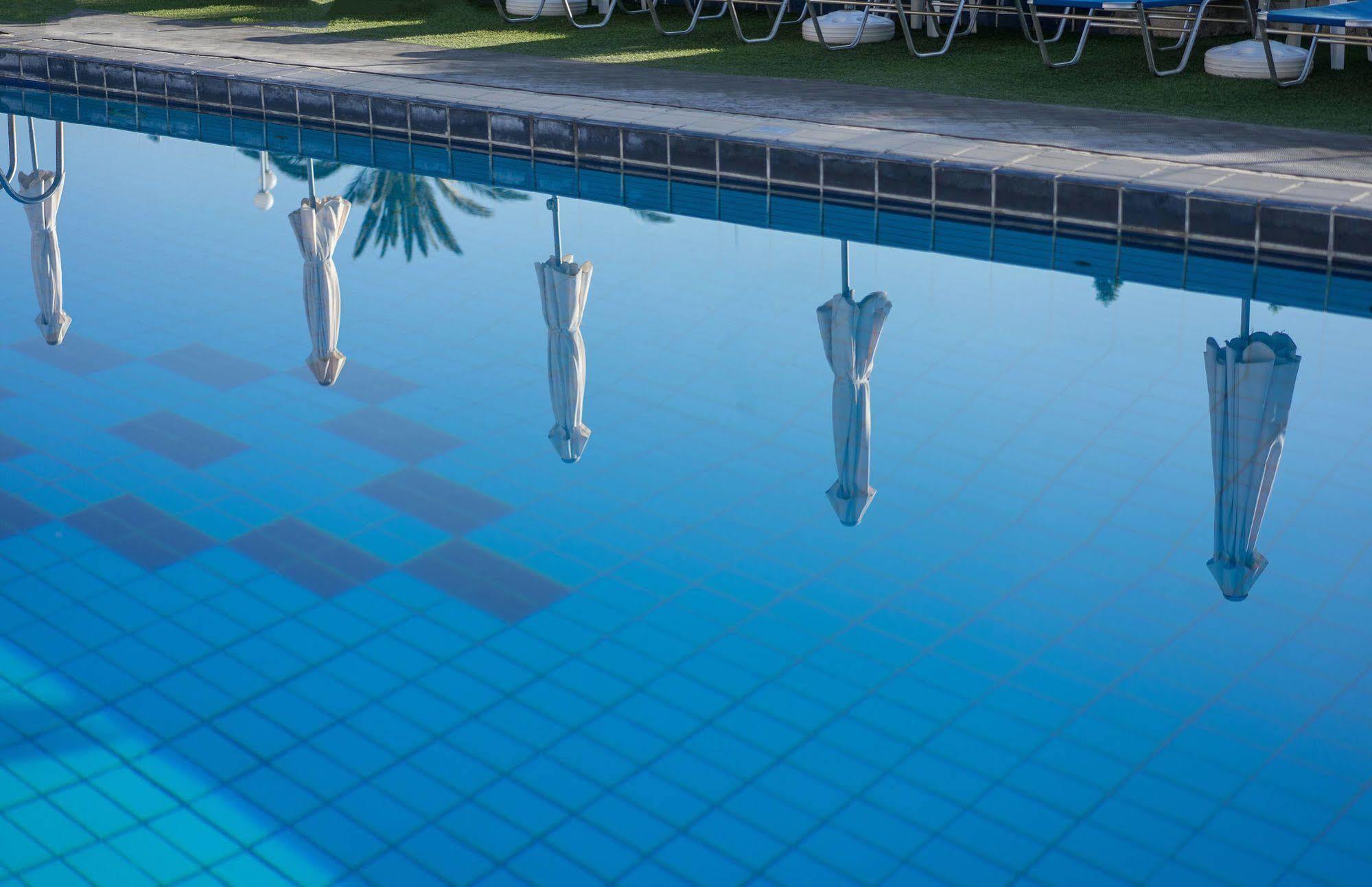 Aloe Hotel Paphos ภายนอก รูปภาพ
