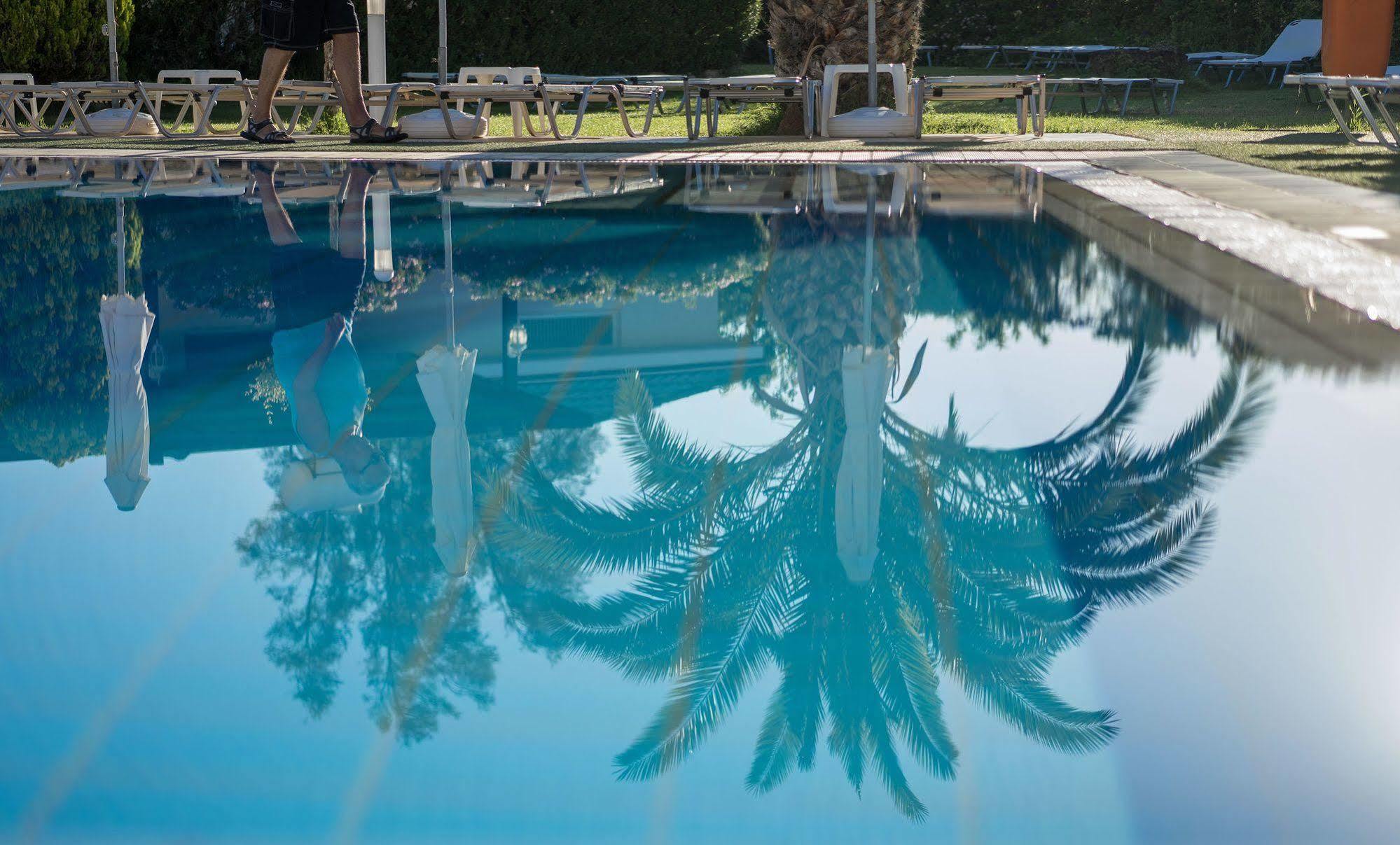 Aloe Hotel Paphos ภายนอก รูปภาพ